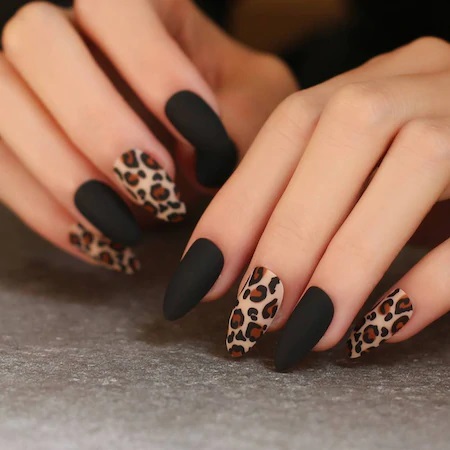 Set 24 tipsuri unghii false Migdala Mat Animal Print