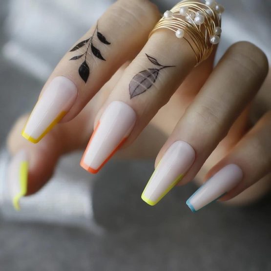 Set 24 tipsuri unghii false adezive colorate French Neon 5 Set 24 tipsuri unghii false adezive colorate French Neon