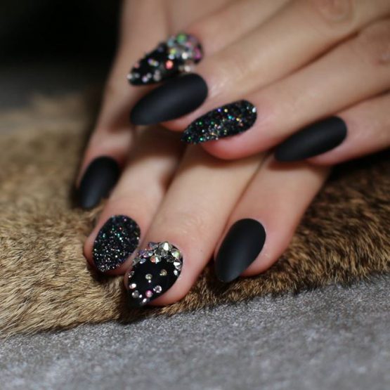 Set 24 unghii false autoadezive Migdala Negru cu strasuri