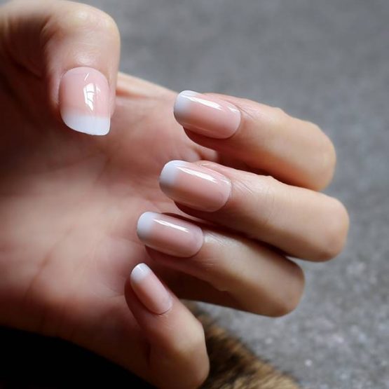 Set 24 unghii false adezive tip press ON natural glossy French Bej Alb Set 24 unghii false adezive tip press ON natural glossy French Bej Alb