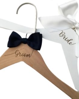 Set 2 umerase personalizate Bride & Groom Alb/Maro