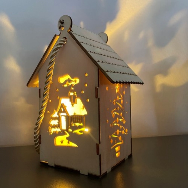 Casuta lemn cu LED motiv de Craciun 14x7x10 cm
