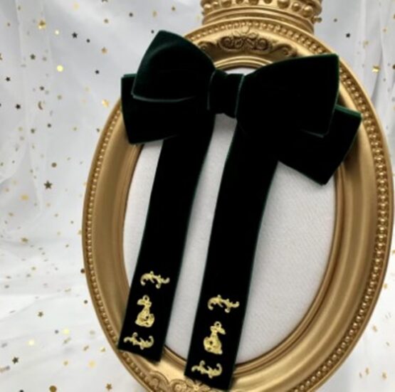Funda pentru camasa, inchidere tip brosa, din catifea, aplicatii aurii, Golden / Verde - KESNUP Funda pentru camasa, inchidere tip brosa, din catifea, aplicatii aurii, Golden / Verde - KESNUP