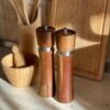 Set 2 rasnite manuale pentru sare si piper cu mecanism ceramic, Maro - KESNUP Set 2 rasnite manuale pentru sare si piper cu mecanism ceramic, Maro - KESNUP