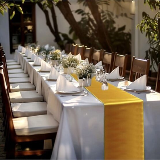 Traversa de masa, satin, dimensiuni 36 x 900 cm, material lavabil, utilizare versatila, Auriu Traversa de masa, satin, dimensiuni 36 x 900 cm, material lavabil, utilizare versatila, Auriu