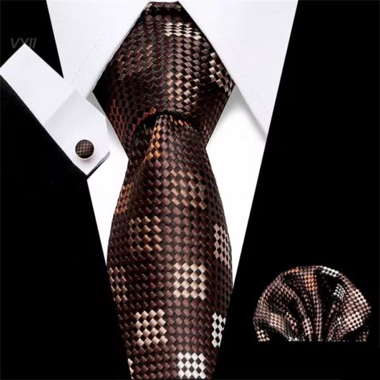 Set elegant cravata, batista si 2 butoni, model cu patratele Maro / Bej