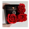 Set format din cutie cu 3 trandafiri din sapun, lantisor si bratara, Rose Set format din cutie cu 3 trandafiri din sapun, lantisor si bratara, Rose