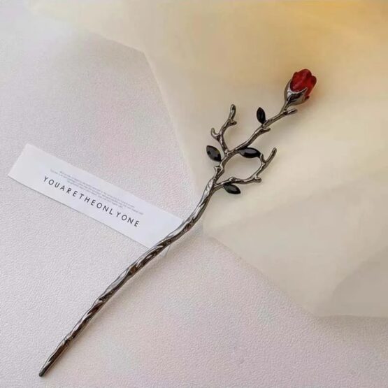 Ac de păr KESNUP în formă de trandafir roșu, din aliaj metalic cu detalii negre si rosii, stil romantic și gotic elegant, pentru coafuri de zi, seară si ocazie, Red / Black