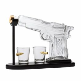 Set decantor whiskey in forma de pistol cu 2 pahare incluse KESNUP, capacitate decantor 230 ml, pahar 50 ml, cu suport din lemn, dimensiune 23.5 x 16.5 cm, ideal pentru coniac, scotch, bourbon, vin, material sticla, Transparent 1 Set decantor whiskey in forma de pistol cu 2 pahare incluse KESNUP, capacitate decantor 230 ml, pahar 50 ml, cu suport din lemn, dimensiune 23.5 x 16.5 cm, ideal pentru coniac, scotch, bourbon, vin, material sticla, Transparent