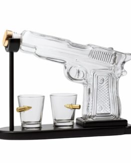 Set decantor whiskey in forma de pistol cu 2 pahare incluse KESNUP, capacitate decantor 230 ml, pahar 50 ml, cu suport din lemn, dimensiune 23.5 x 16.5 cm, ideal pentru coniac, scotch, bourbon, vin, material sticla, Transparent