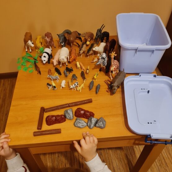 Set jucarii 48 figurine animale domestice si salbatice KESNUP, animale de la ferma, padure, safari, 14 elemente decorative, materiale sigure si durabile, dimensiuni set 28 x 20 x 18 cm, cutie de depozitare inclusa, Multicolor 7 Set jucarii 48 figurine animale domestice si salbatice KESNUP, animale de la ferma, padure, safari, 14 elemente decorative, materiale sigure si durabile, dimensiuni set 28 x 20 x 18 cm, cutie de depozitare inclusa, Multicolor