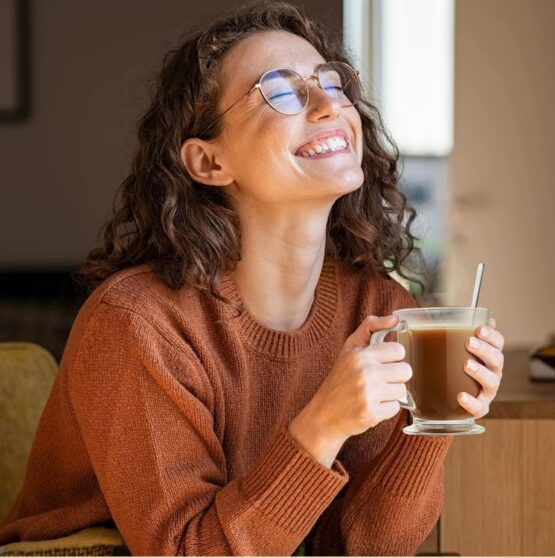 Set 6 pahare sticla cu maner pentru apa, cafea, frappe, cafe latte, ice-coffee, ceai KESNUP, capacitate 450 ml, pentru bauturi calde si reci, forma clasica usor evazata in partea superioara, baza stabila, material rezistent la zgarieturi, Transparent 6 Set 6 pahare sticla cu maner pentru apa, cafea, frappe, cafe latte, ice-coffee, ceai KESNUP, capacitate 450 ml, pentru bauturi calde si reci, forma clasica usor evazata in partea superioara, baza stabila, material rezistent la zgarieturi, Transparent