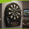 Tinta darts electronica cu sageti si 4 afisaje LED KESNUP, pentru 1-16 jucatori, 6 sageti cu tije aluminiu, 24 varfuri rezerva, control volum pe 8 niveluri, 27 moduri de joc (243 combinatii), dimensiune 51.5 x 43 cm, alimentare curent sau baterii, Negru