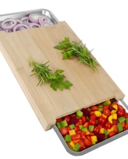 Tocator multifunctional din bambus cu 2 containere de depozitare KESNUP, material recipiente glisante otel inoxidabil, usor lavabil, dimensiune 40 x 28.5 x 3.5 cm, dimensiune recipiente 25.4 x 19.8 x 5 cm, Bej