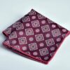 Batista de buzunar pentru sacou costum barbati, model carouri decorative stil baroc, Alb / Zmeuriu 2 Batista de buzunar pentru sacou costum barbati, model carouri decorative stil baroc, Alb / Zmeuriu