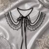 Guler detasabil, model clasic retro cu broderie bicolora si prindere cu fundita, marime universala, material poliester, Alb / Negru 2 Guler detasabil, model clasic retro cu broderie bicolora si prindere cu fundita, marime universala, material poliester, Alb / Negru