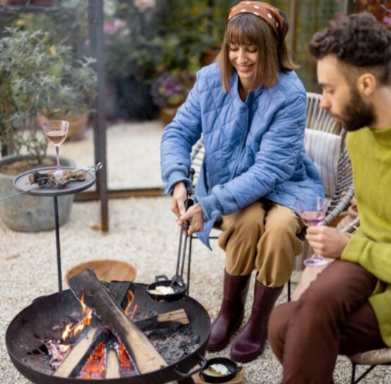Semineu exterior tip vatra de foc cu trepied KESNUP, ideal ca gratar pe lemne, bol pentru foc camping si ceaun, dimensiuni 58 x 23 cm, structura din otel, 3 picioare detasabile, manere laterale pentru transport, rezistent la temperaturi ridicate, Negru 5 Semineu exterior tip vatra de foc cu trepied KESNUP, ideal ca gratar pe lemne, bol pentru foc camping si ceaun, dimensiuni 58 x 23 cm, structura din otel, 3 picioare detasabile, manere laterale pentru transport, rezistent la temperaturi ridicate, Negru
